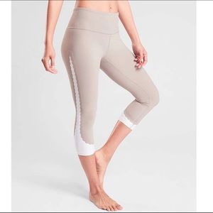 Athleta Elation Scallop Capri in Cream and White Size Small Original Retail: $98
